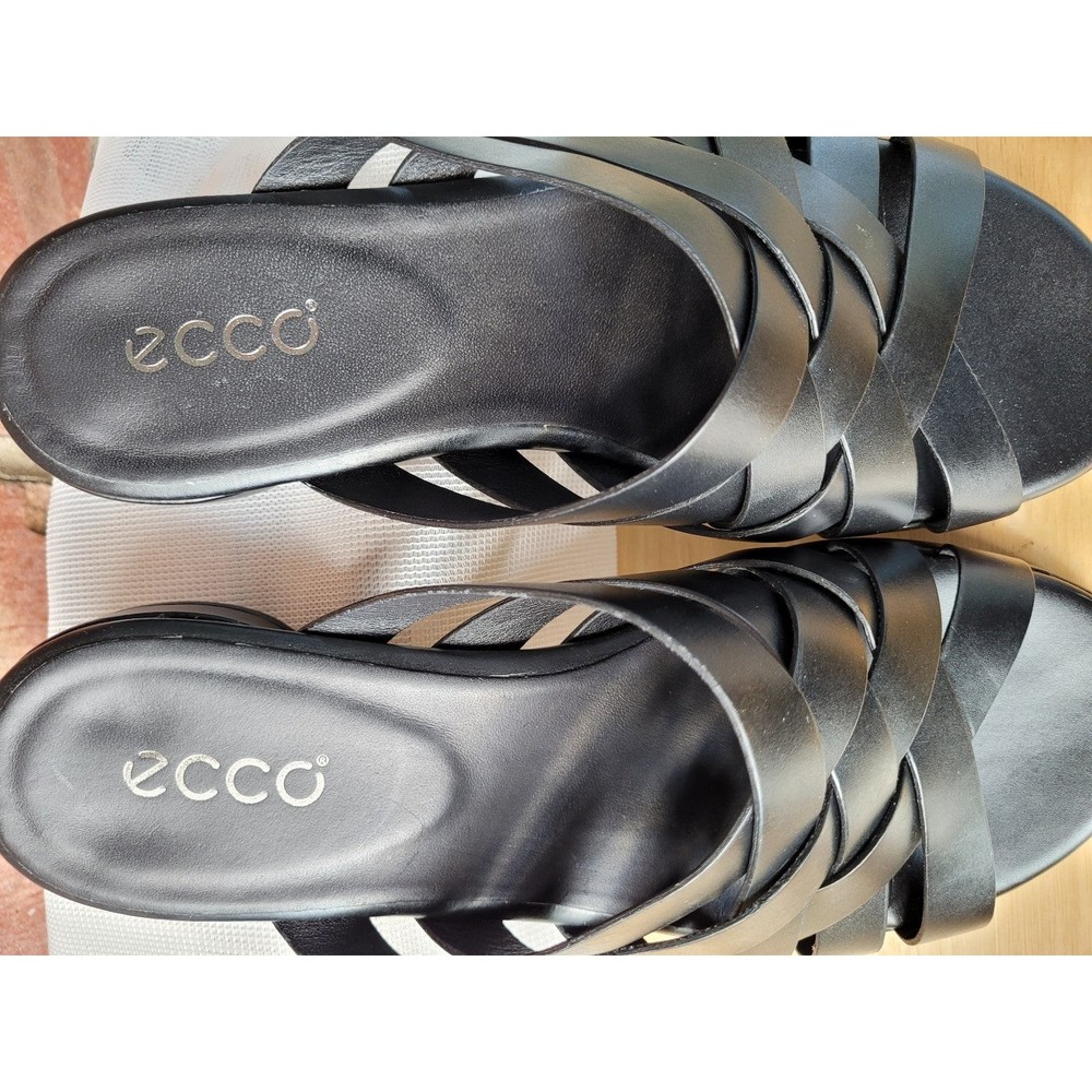 ❤️9 Woman's Ecco Sandals. Black, slip-on sandals❤️ - Picture 9 of 10